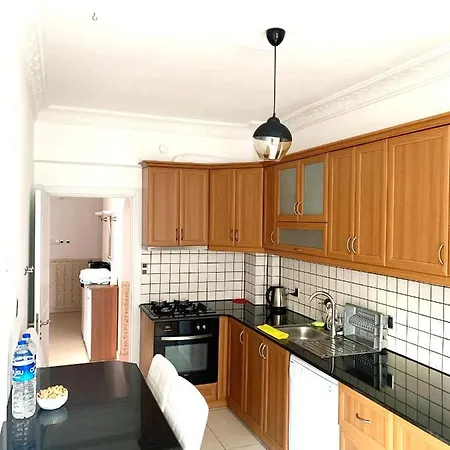 For Rent 2 + 1, 120 Sq.m., 1 High Floor, 70 Meters From The Cleopatra. شقة ألانيا