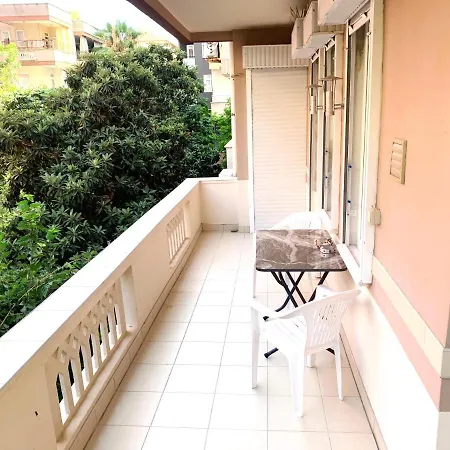 For Rent 2 + 1, 120 Sq.m., 1 High Floor, 70 Meters From The Cleopatra. شقة